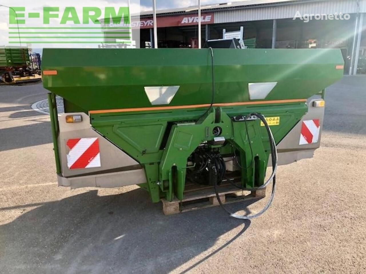 Amazone mounted fertilizer spreader