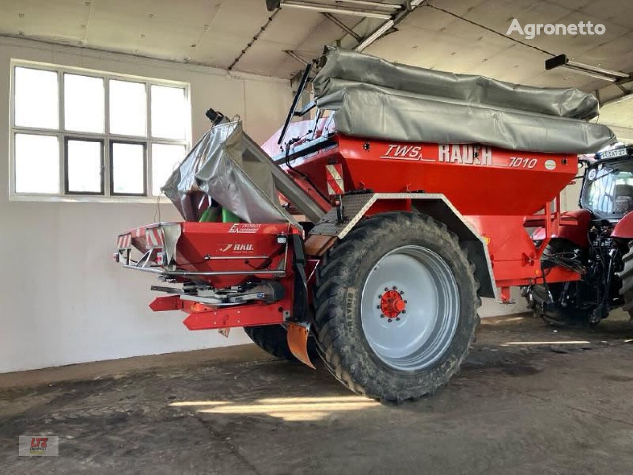 Rauch GEBR. TWS H7010 + AXIS HT 50.1 trailed fertilizer spreader