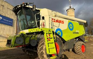 Claas Lexion 670 grain harvester