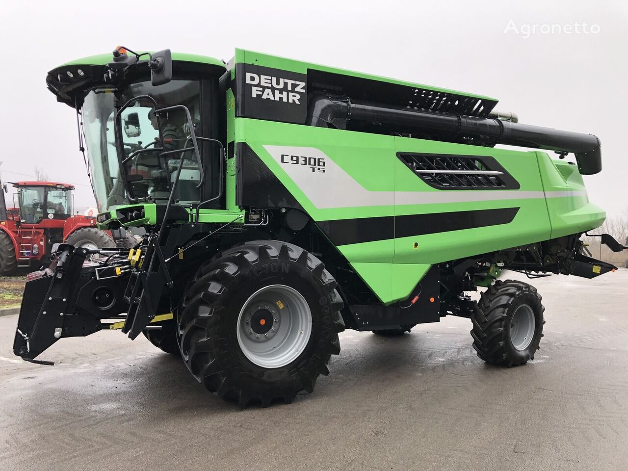 new Deutz-Fahr S9306TS grain harvester