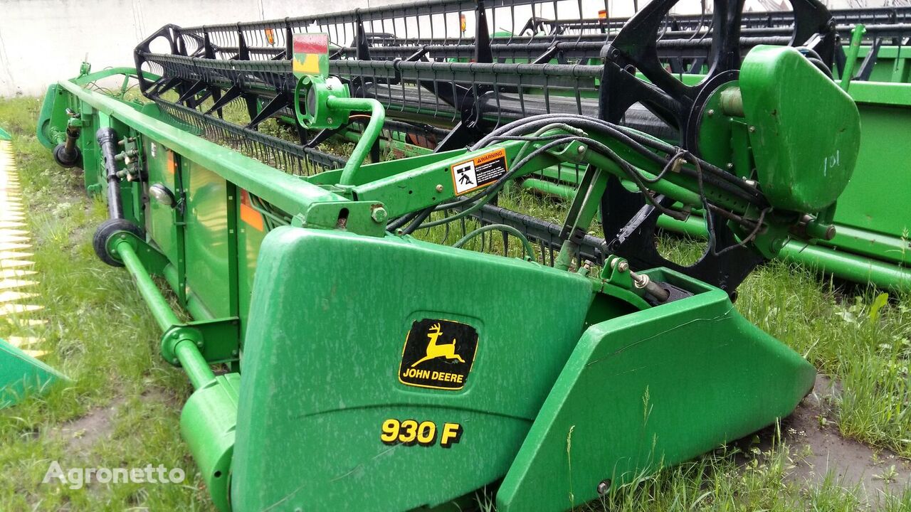 John Deere F930 grain header