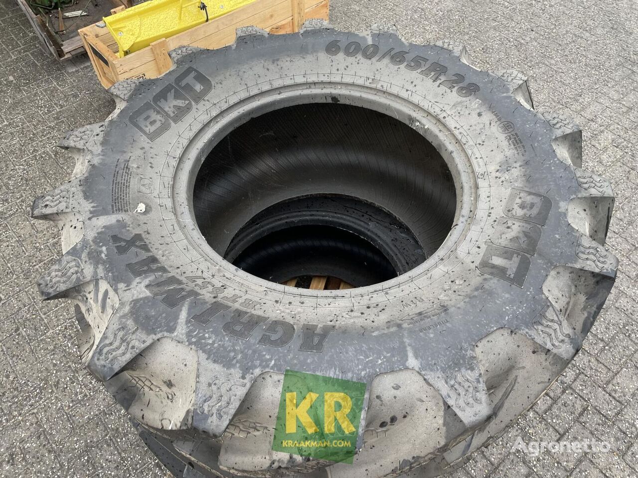 new BKT Agrimax RT657 E 154D (NIEUW) tractor tire