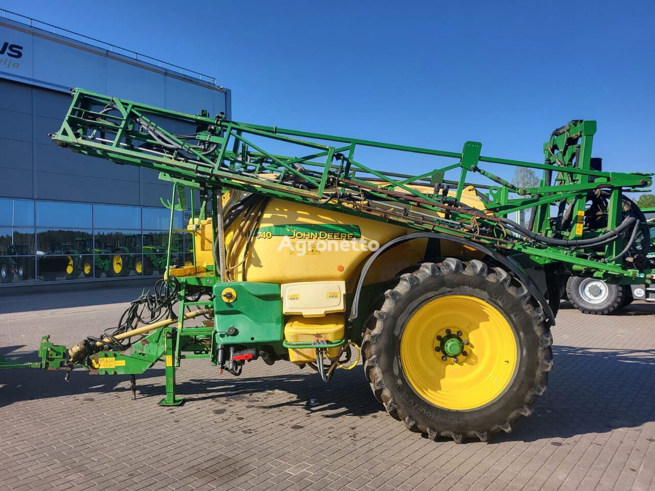 John Deere 740 trailed sprayer