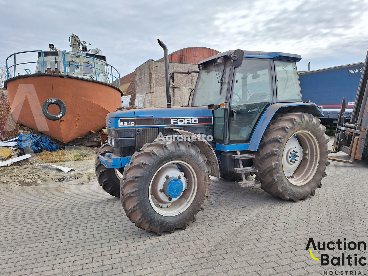 Ford 8240 4WD wheel tractor