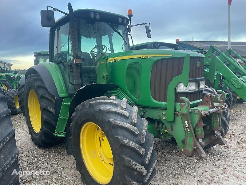 John Deere 6620 wheel tractor