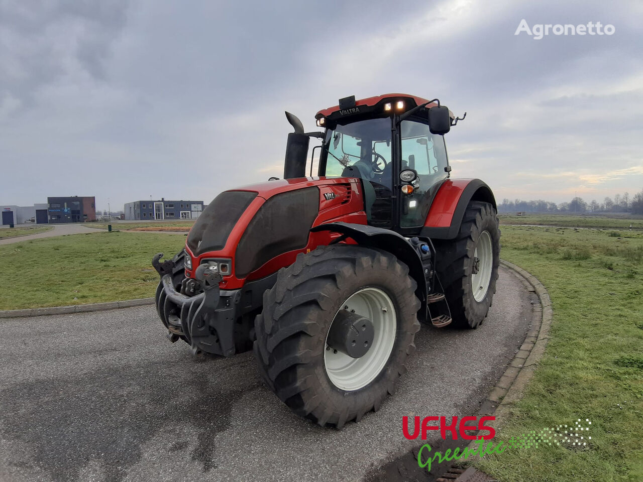 Valtra S 233 wheel tractor